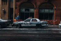 Новые фото со съёмок «Бэтмена 2»: снег, Бэтмобиль и костюм